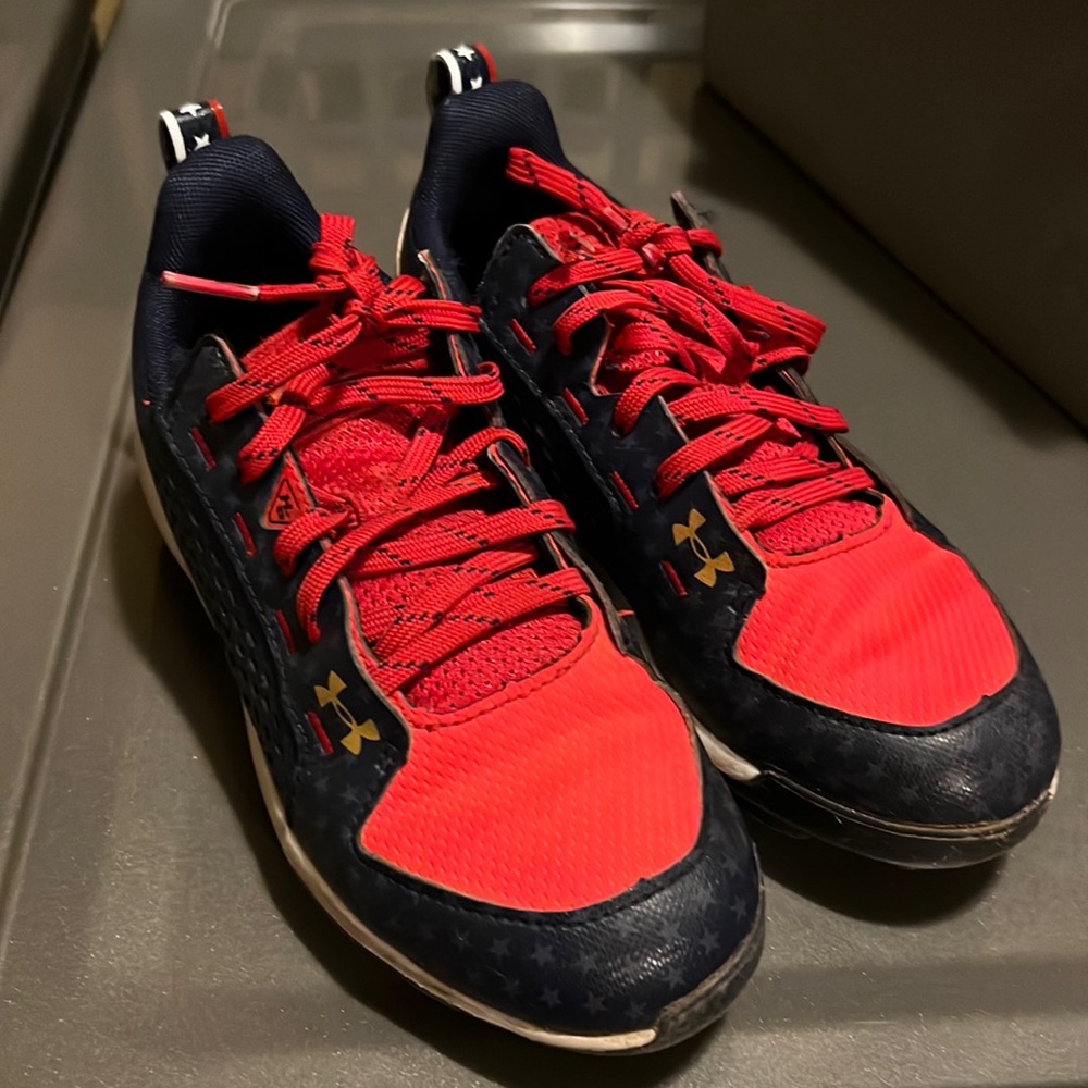 Under Armour boys baseball cleats good used condition